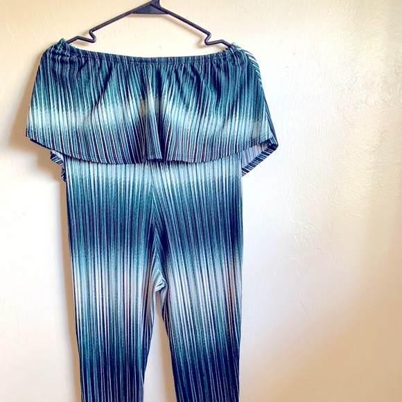 One piece Set - Picture 2 of 4